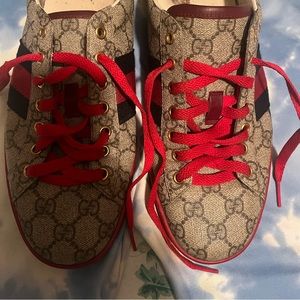 Gucci sneakers size 8.used, good condition.no box,no laces...just as they look